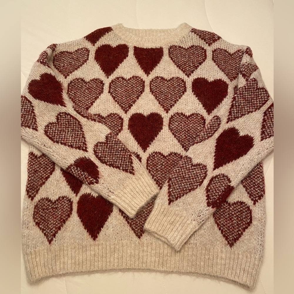 Adora heart sweater. Great condition. No size tag but would say it’s M/L.